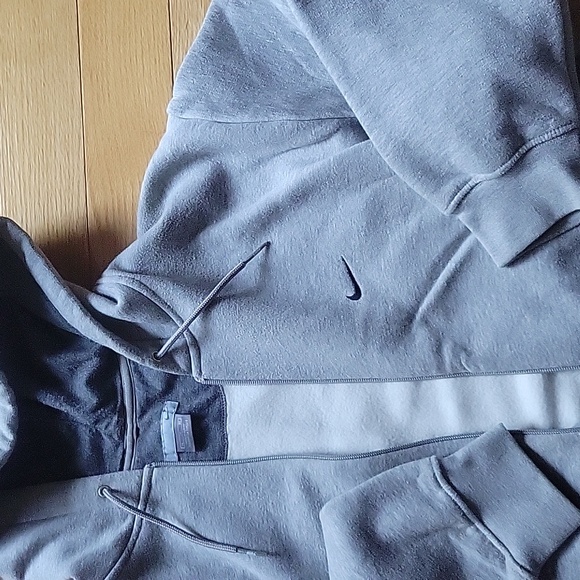 Nike zip up hoodie - Picture 4 of 7